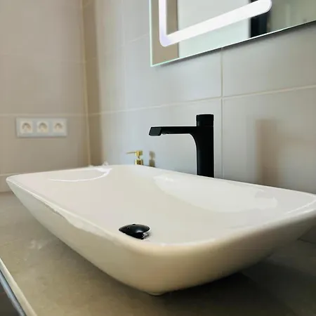 Amos Apartment-ultracentral-free Parking *