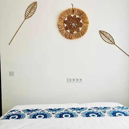 Amos Apartment-ultracentral-free Parking דירה